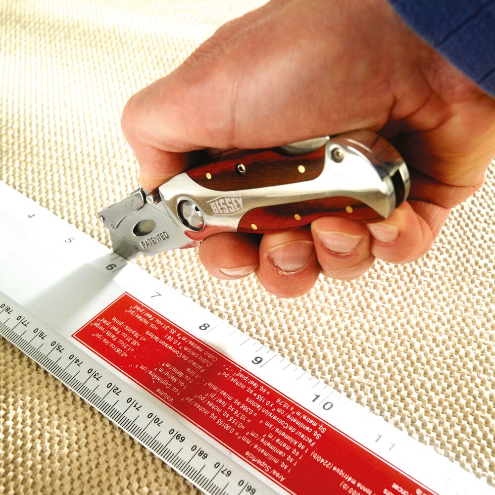 Folding Locking Utility Knife - Wood Grain